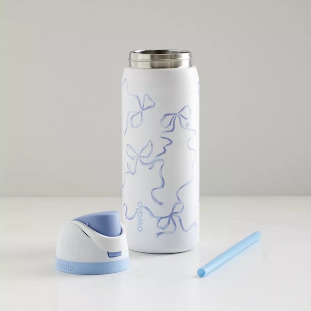 Owala blue bow freesip
